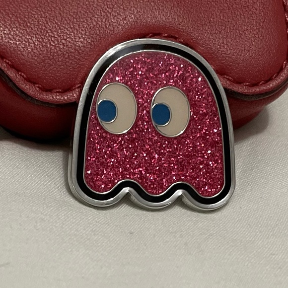 Pac-Man pink sparkle ghost pin - Picture 2 of 5
